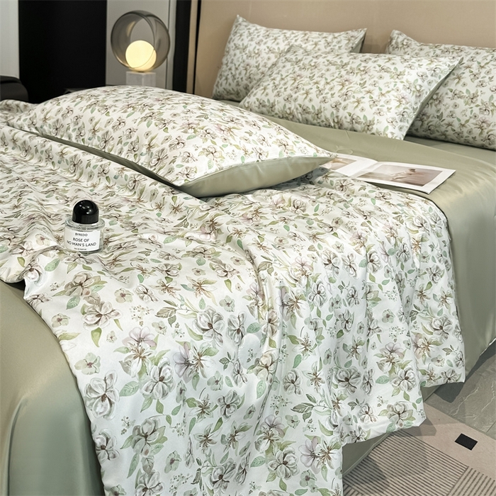 91家纺网 家纺一手货源 找家纺 笙意家纺  2025新款水洗真丝数码印花暗盒款夏被 咖叶纷飞