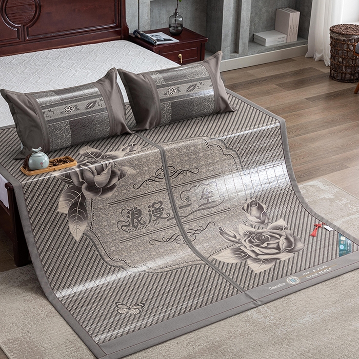 91家纺网 家纺一手货源 找家纺 苏迪凉席竹席2025新款竹席凉席冰丝席碳化双面印花藤草席 浪漫一生 灰