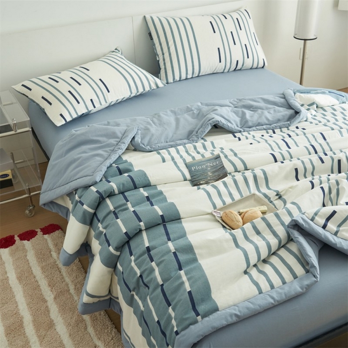 91家纺网 家纺一手货源 找家纺 金鹰 2025新款A类纯棉水洗棉三层条纹提花大豆夏被四件套 条纹-浅蓝