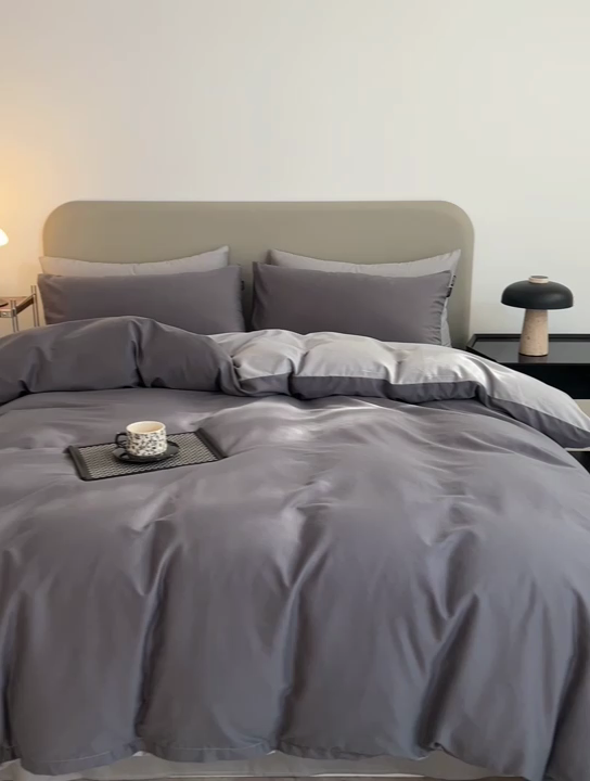 91家纺网 家纺一手货源 找家纺 2025年纯色双拼60支纯棉被套 深灰+浅灰