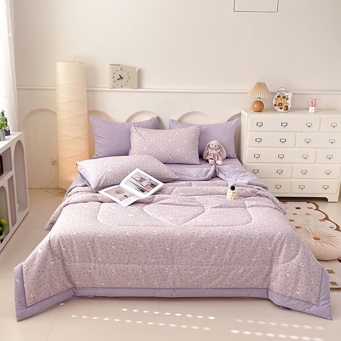 91家纺网 家纺一手货源 找家纺 宜家坊 2025新款全棉夏被碎花卡通小清新简约纯棉夏凉被夏被四件套三件套 紫色小兔