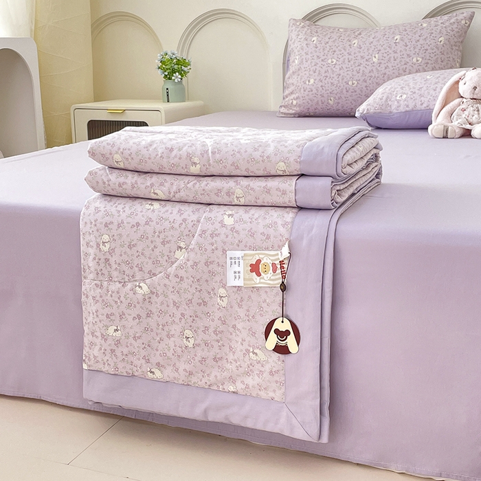 91家纺网 家纺一手货源 找家纺 宜家坊 2025新款全棉夏被碎花卡通小清新简约纯棉夏凉被夏被四件套三件套 紫色小兔