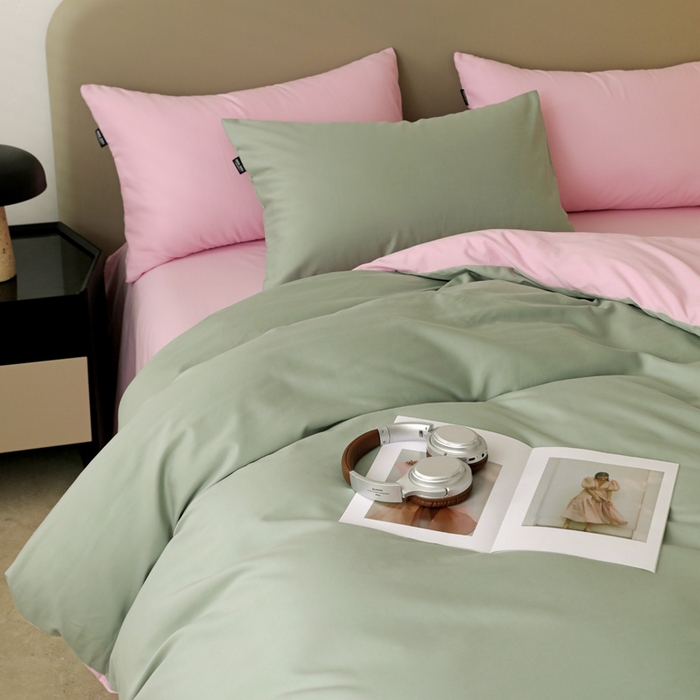 91家纺网 家纺一手货源 找家纺 2025年纯色双拼60支纯棉被套 抹茶绿+白桃粉