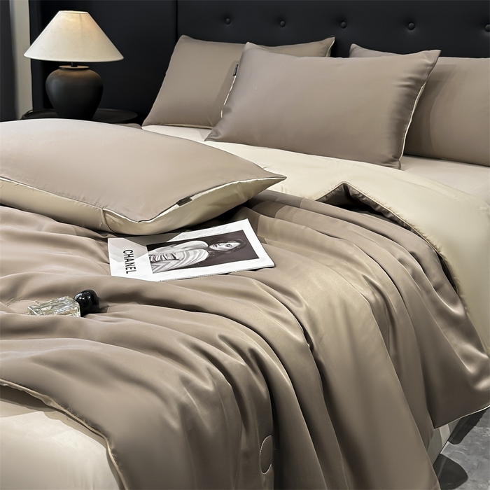 91家纺网 家纺一手货源 找家纺 金鹰 2025新款A类莱赛尔50天丝拼色空调被大豆夏被四件套 咖色