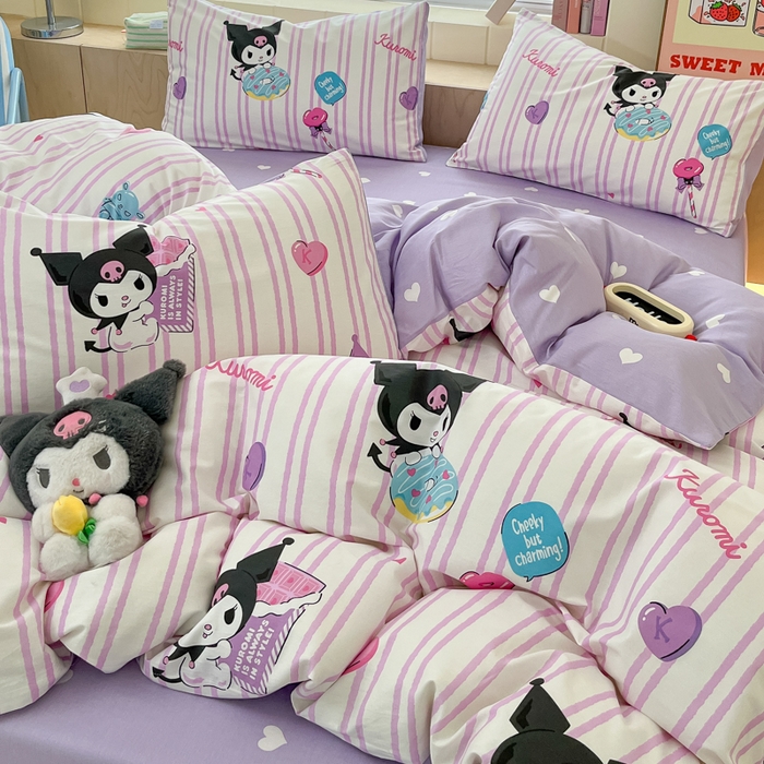 91家纺网 家纺一手货源 找家纺 博雅 2025新款三丽鸥卡通全棉印花小版四件套 紫色条纹库洛米