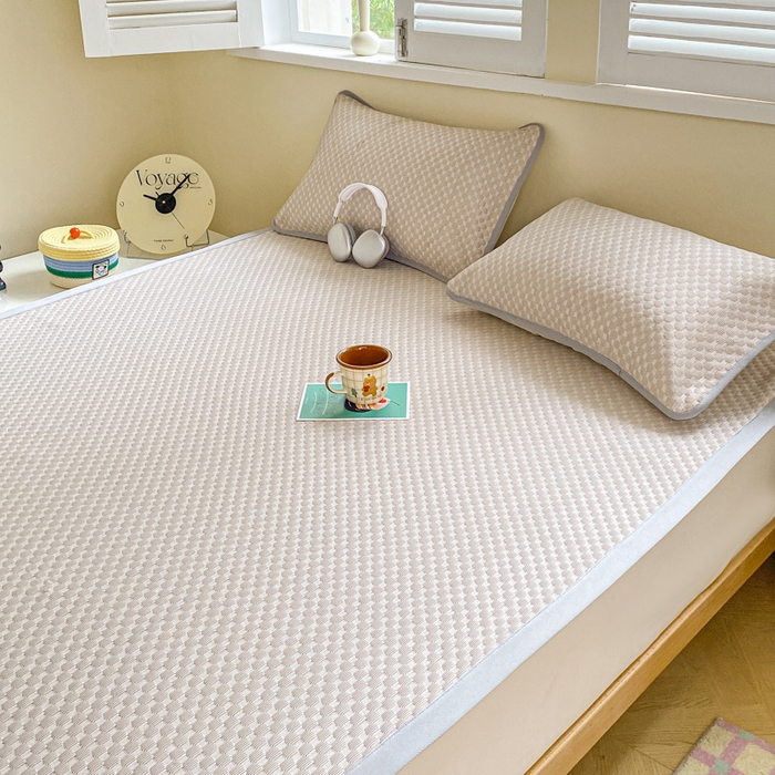 91家纺网 家纺一手货源 找家纺 缦卡琳家纺 2025新款按摩豆豆凉席三件套 咖色