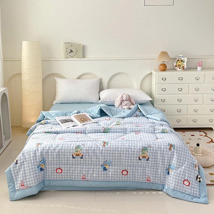 91家纺网 家纺一手货源 找家纺 宜家坊 2025新款全棉夏被碎花卡通小清新简约纯棉夏凉被夏被四件套三件套 小恐龙