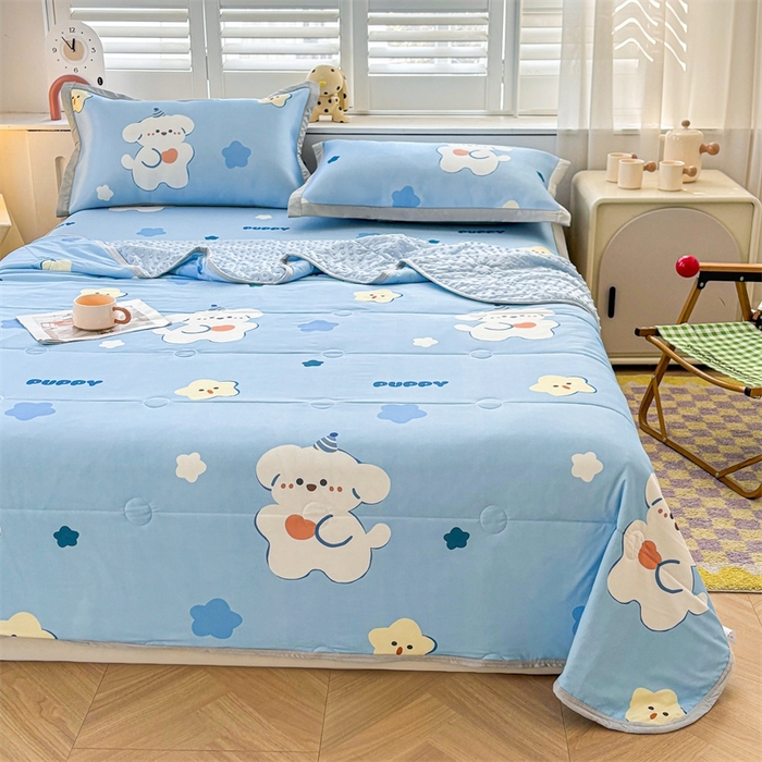 91家纺网 家纺一手货源 找家纺 雯豆2025夏季新品冰丝碳光凉席+凉感丝印花夏被四件套卡通小清新绑带席子四件套 冰丝夏被四件套-星星狗