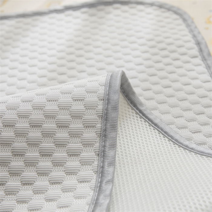 91家纺网 家纺一手货源 找家纺 宅部落 2025新款凉感豆豆儿童卡通凉席 滑板熊-灰