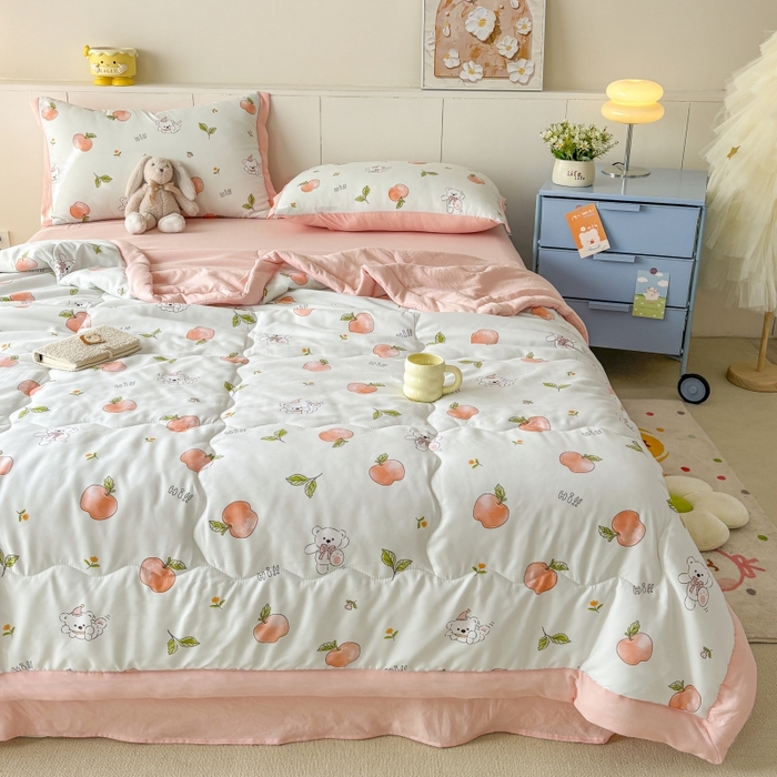 91家纺网 家纺一手货源 找家纺 梦舒羽2025新款小清新系列水洗棉夏被 苹果少女