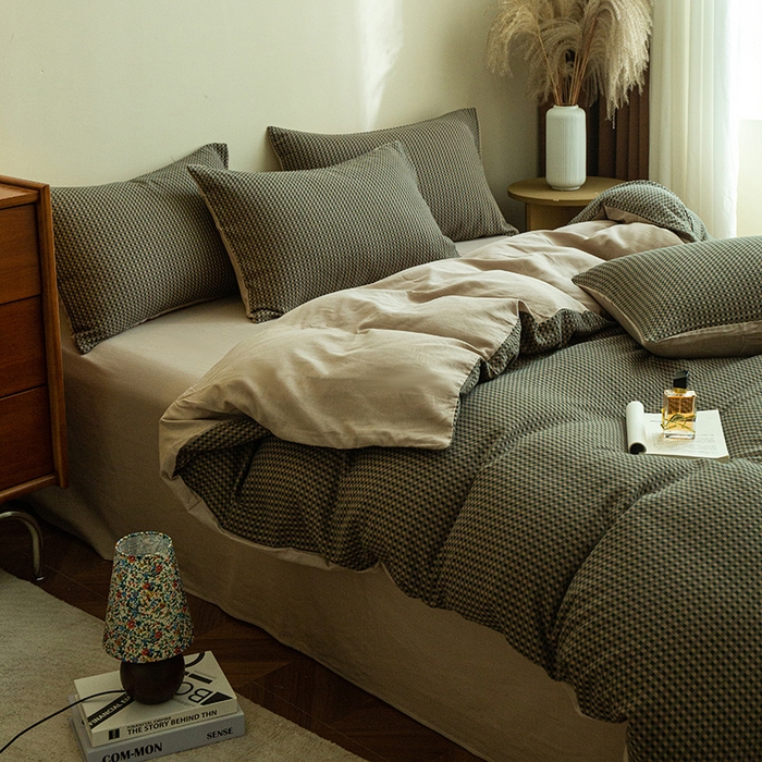 91家纺网 家纺一手货源 找家纺 2025新款A类全棉三层纱四件套 咖小格