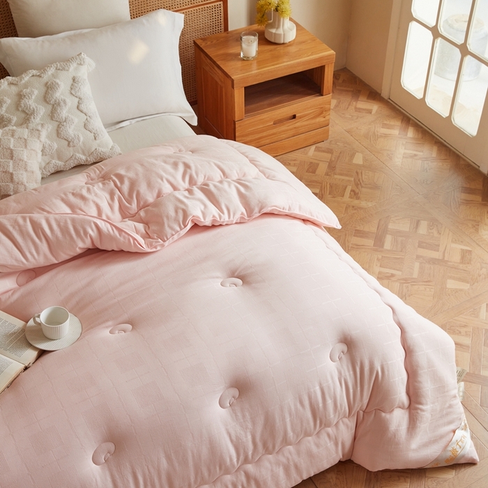 91家纺网 家纺一手货源 找家纺 易睡 2025新款提花大豆被 粉色