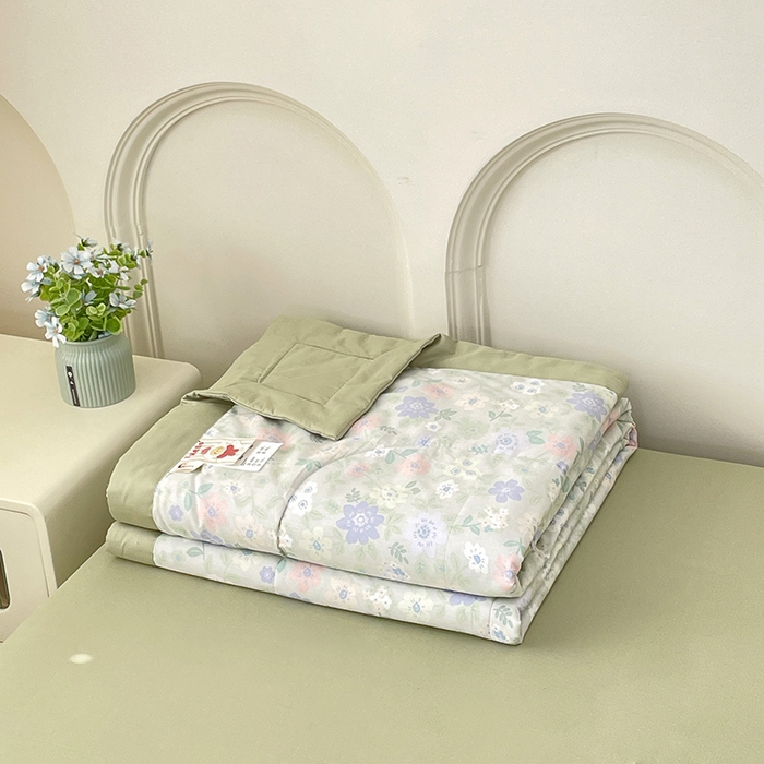 91家纺网 家纺一手货源 找家纺 宜家坊 2025新款全棉夏被碎花卡通小清新简约纯棉夏凉被夏被四件套三件套 绿意盎然