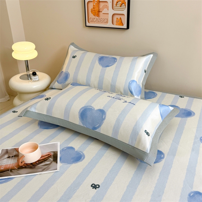 91家纺网 家纺一手货源 找家纺 雯豆2025夏季新品冰藤印花凉席三件套平铺绑带款冰丝凉席三件套 冰藤席-绑带款-心心相印