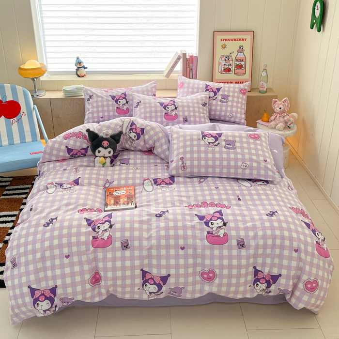 91家纺网 家纺一手货源 找家纺 博雅 2025新款三丽鸥卡通全棉印花小版四件套 小方格库洛米