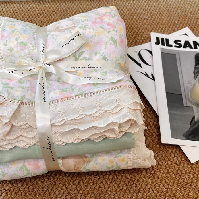 91家纺网 家纺一手货源 找家纺 荣轩家居 2025新款全棉双层纱镂空花边工艺款四件套原野斯嘉丽