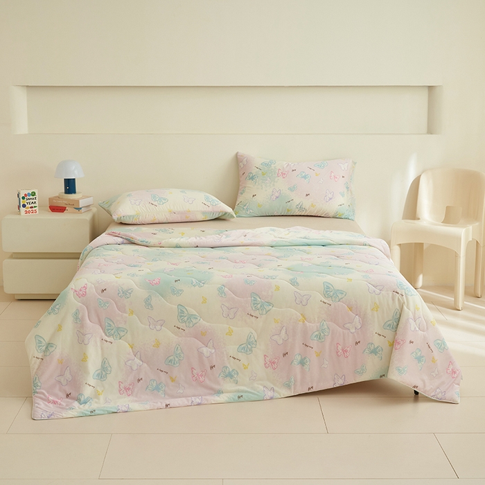 91家纺网 家纺一手货源 找家纺 畅销被业 2025新款凉感丝卡通系列印花夏被 蝴蝶粉