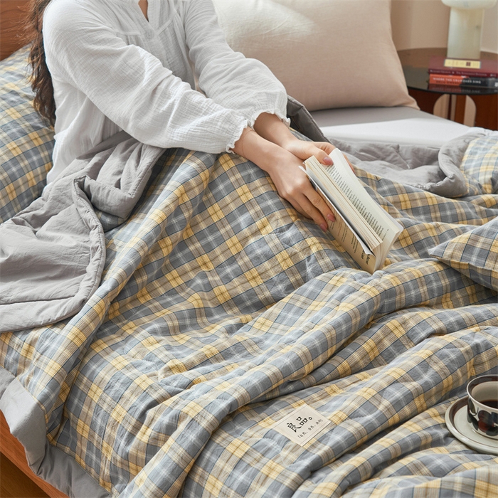 91家纺网 家纺一手货源 找家纺 2025新款A类纯棉水洗棉色织棉花夏被四件套全棉空调被夏凉被 马丁-灰