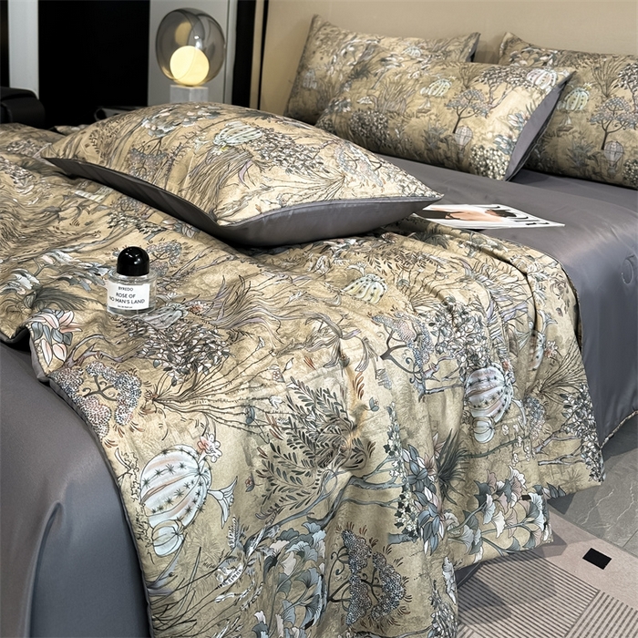 91家纺网 家纺一手货源 找家纺 笙意家纺  2025新款水洗真丝数码印花暗盒款夏被 菲尔德-灰