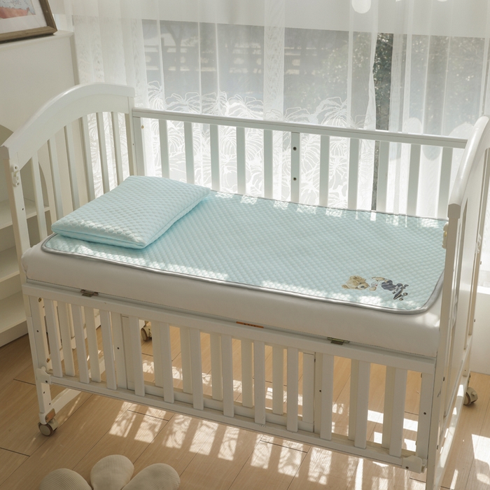 91家纺网 家纺一手货源 找家纺 宅部落 2025新款凉感豆豆儿童卡通凉席 滑板熊-淡蓝