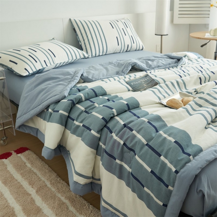 91家纺网 家纺一手货源 找家纺 金鹰 2025新款A类纯棉水洗棉三层条纹提花大豆夏被四件套 条纹-浅蓝