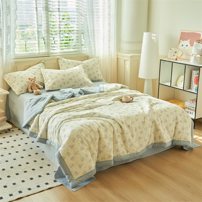 91家纺网 家纺一手货源 找家纺 金鹰 2025新款A类纯棉双层纱大豆夏被四件套全棉夏凉被空调被 花漾