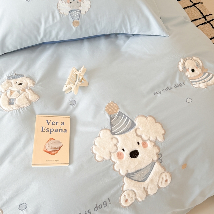 91家纺网 家纺一手货源 找家纺 2025新款全棉水洗棉贴布卡通四件套-泡芙狗狗  泡芙狗狗-蓝