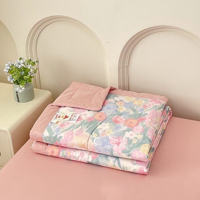 91家纺网 家纺一手货源 找家纺 宜家坊 2025新款全棉夏被碎花卡通小清新简约纯棉夏凉被夏被四件套三件套 郁金花开