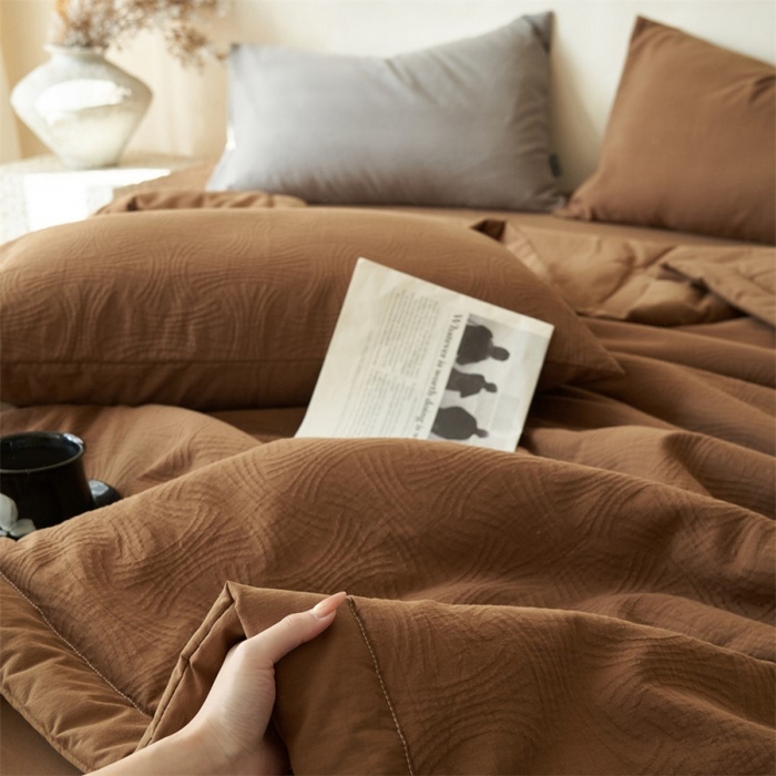 91家纺网 家纺一手货源 找家纺 金鹰 2025新款A类纯棉水洗棉三层流年提花大豆夏被四件套 流年-咖