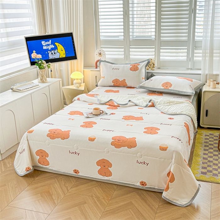 91家纺网 家纺一手货源 找家纺 雯豆2025夏季新品冰丝碳光凉席+凉感丝印花夏被四件套卡通小清新绑带席子四件套 冰丝夏被四件套-胖嘟嘟