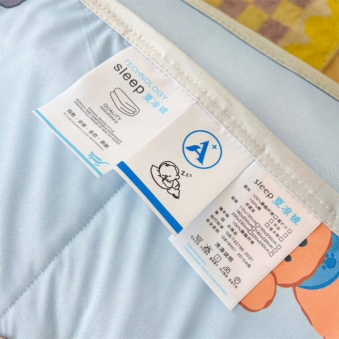 91家纺网 家纺一手货源 找家纺 雯豆2025夏季新品冰丝碳光凉席+凉感丝印花夏被四件套卡通小清新绑带席子四件套 冰丝夏被四件套-旺财