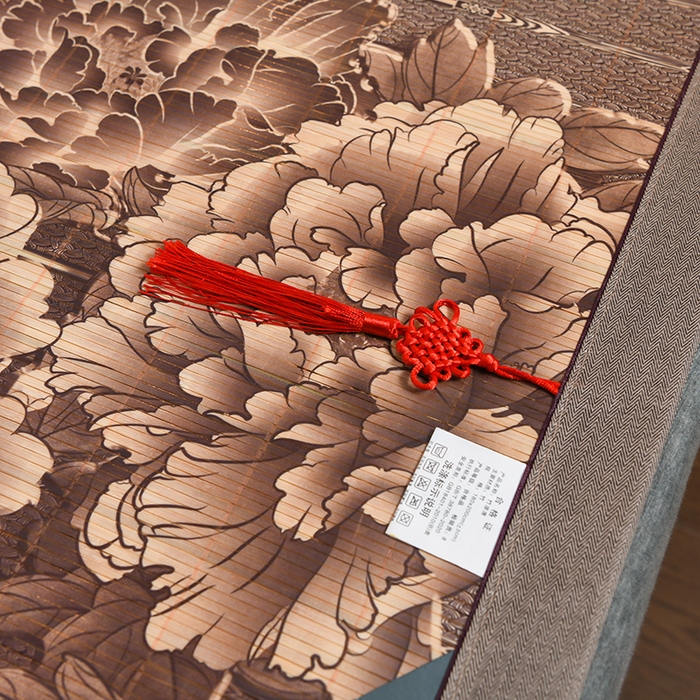 91家纺网 家纺一手货源 找家纺 苏迪凉席竹席2025新款竹席凉席冰丝席碳化双面印花藤草席 富贵花开-浅灰