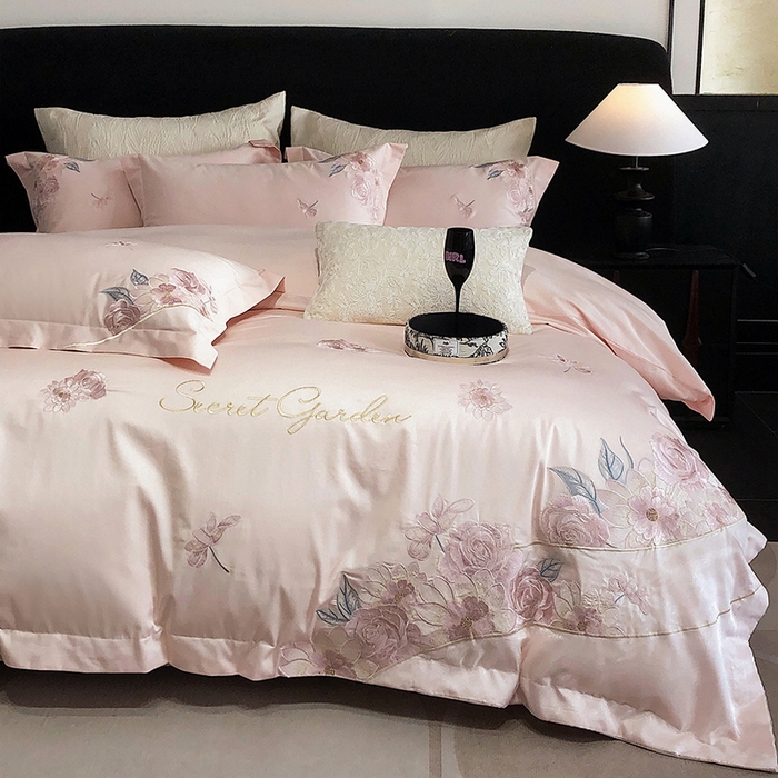 91家纺网 家纺一手货源 找家纺 2025新款全棉50s绣花刺绣款四件套 朵卿-粉