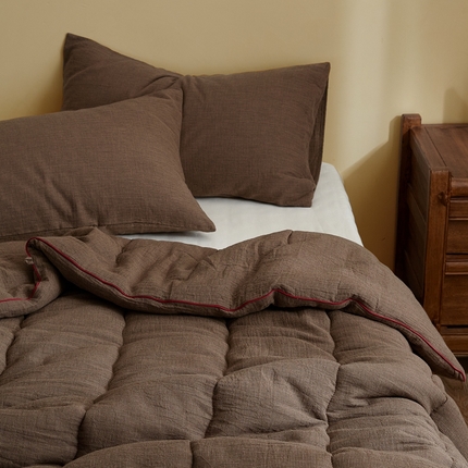 91家纺网 家纺一手货源 找家纺 子和家居 2025全棉千鸟格双层纱大豆被 咖色