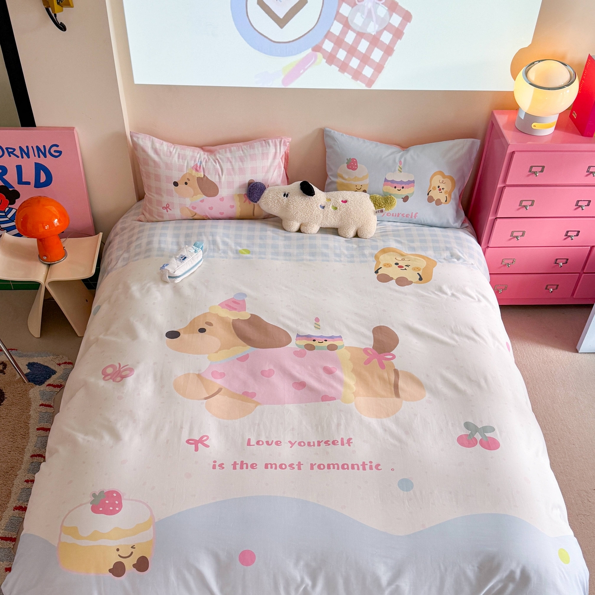 91家纺网 家纺一手货源 找家纺 美乐迪家纺 2025新款大版全棉四件套 蛋糕腊肠狗