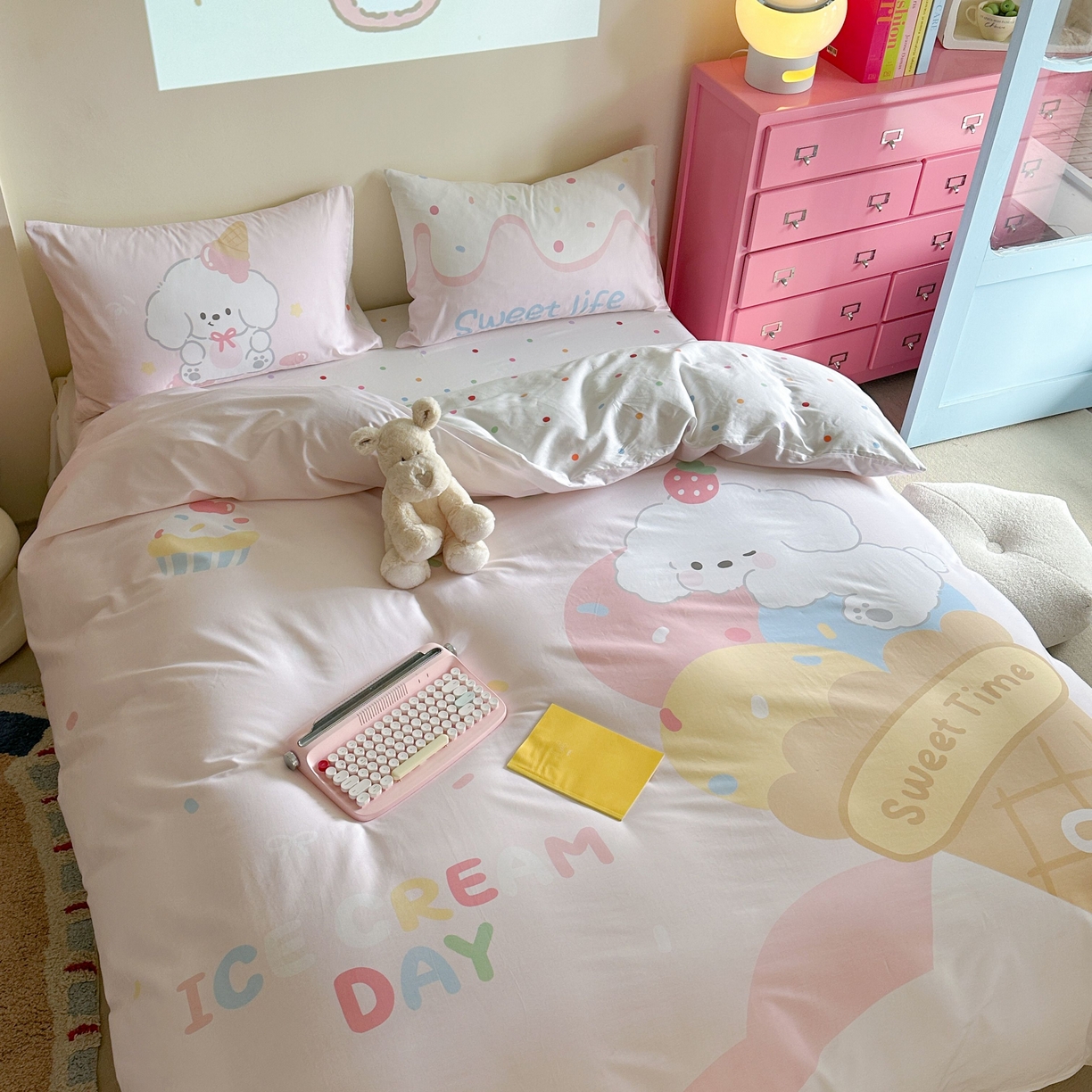 91家纺网 家纺一手货源 找家纺 美乐迪家纺 2025新款大版全棉四件套 冰淇淋小狗