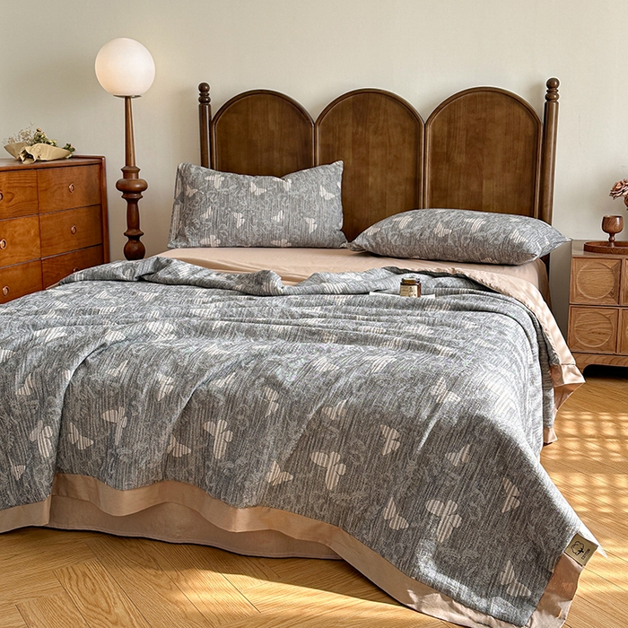 91家纺网 家纺一手货源 找家纺 吾诺 2025 全棉色织提花三层纱大豆夏被全棉夏被子被芯空调被夏凉被 蝶舞-灰