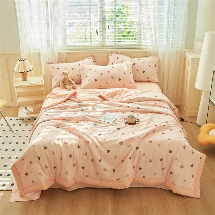 91家纺网 家纺一手货源 找家纺 金鹰 2025新款A类纯棉双层纱大豆夏被四件套全棉夏凉被空调被 可爱熊