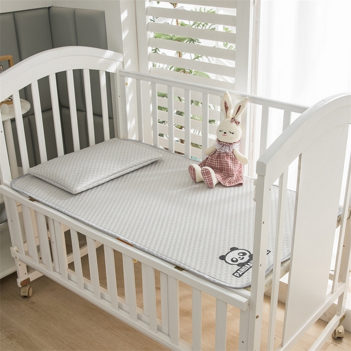 91家纺网 家纺一手货源 找家纺 宅部落 2025新款凉感豆豆儿童卡通凉席 酷熊-灰