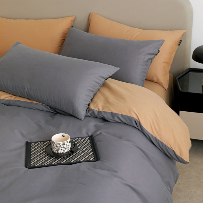 91家纺网 家纺一手货源 找家纺 2025年纯色双拼60支纯棉被套 深灰+卡其