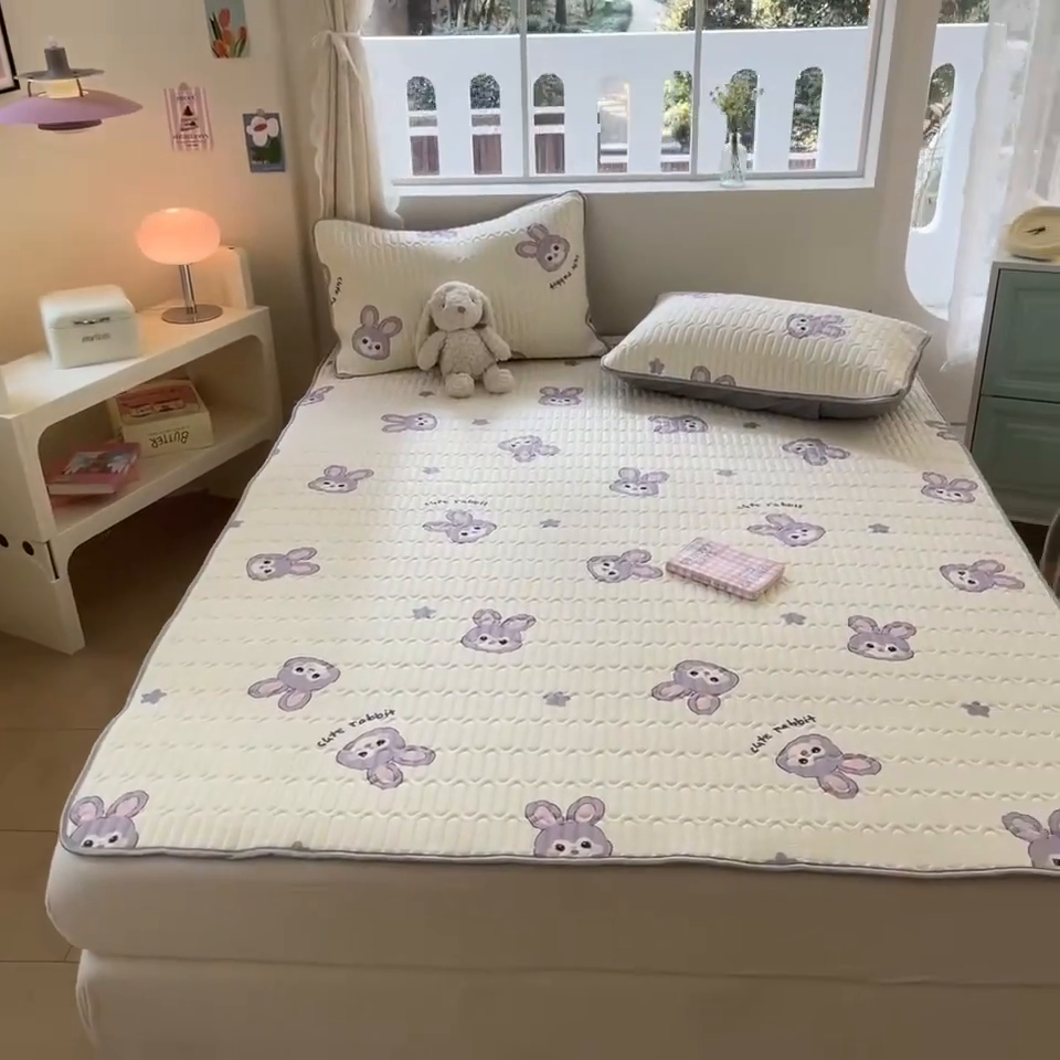 91家纺网 家纺一手货源 找家纺 川悦生活 2025新款小阪凉感丝印花凉席 紫星兔