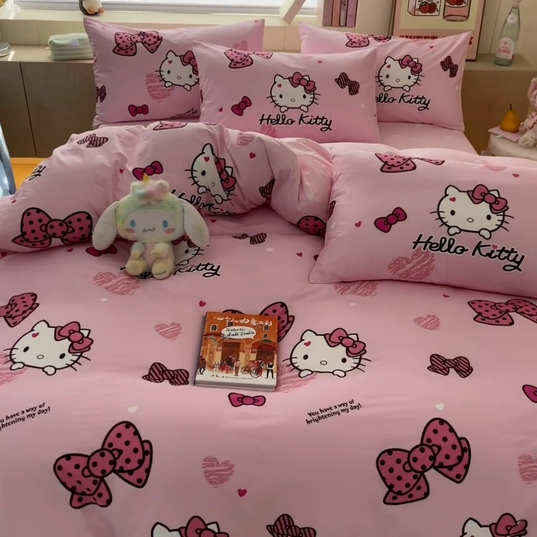 91家纺网 家纺一手货源 找家纺 博雅 2025新款三丽鸥卡通全棉印花小版四件套 爱心蝴蝶KT