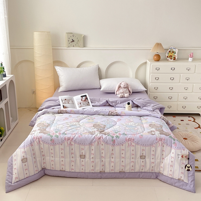 91家纺网 家纺一手货源 找家纺 宜家坊 2025新款全棉夏被碎花卡通小清新简约纯棉夏凉被夏被四件套三件套 童话镇