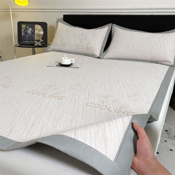 91家纺网 家纺一手货源 找家纺 雯豆2025中分子PE凉感冰丝凉席三件套平铺绑带款席子 银杏叶PE席-咖-1