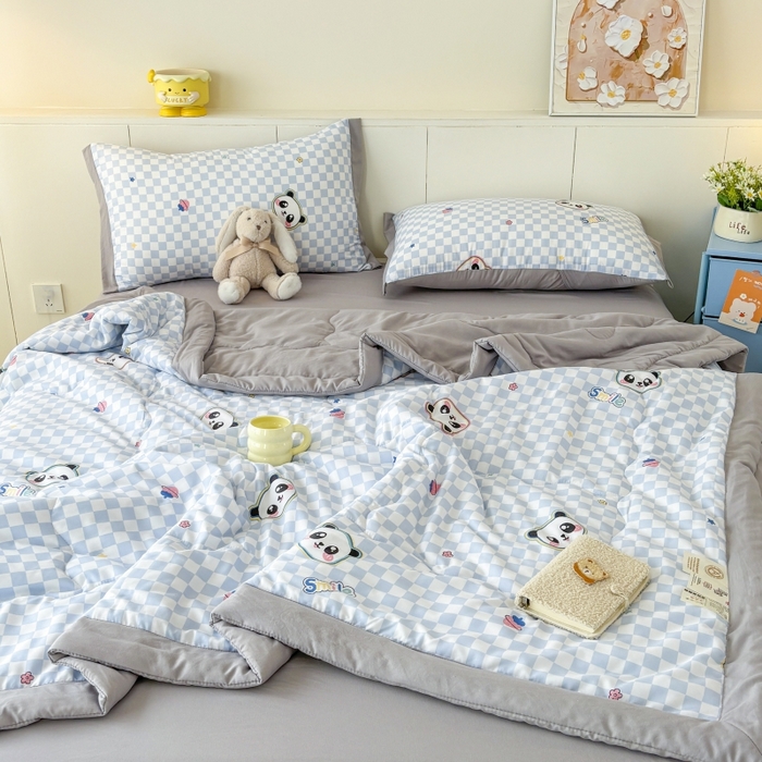 91家纺网 家纺一手货源 找家纺 梦舒羽2025新款小清新系列水洗棉夏被 棋盘小熊