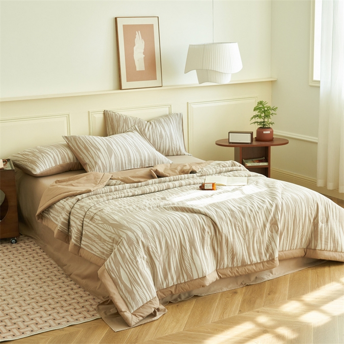 91家纺网 家纺一手货源 找家纺 金鹰 2025新款A类纯棉提花水洗棉全棉空调被大豆夏被四件套 条纹-浅咖