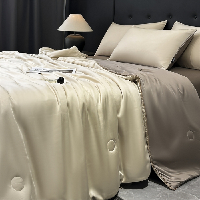 91家纺网 家纺一手货源 找家纺 金鹰 2025新款A类莱赛尔50天丝拼色空调被大豆夏被四件套 香槟金