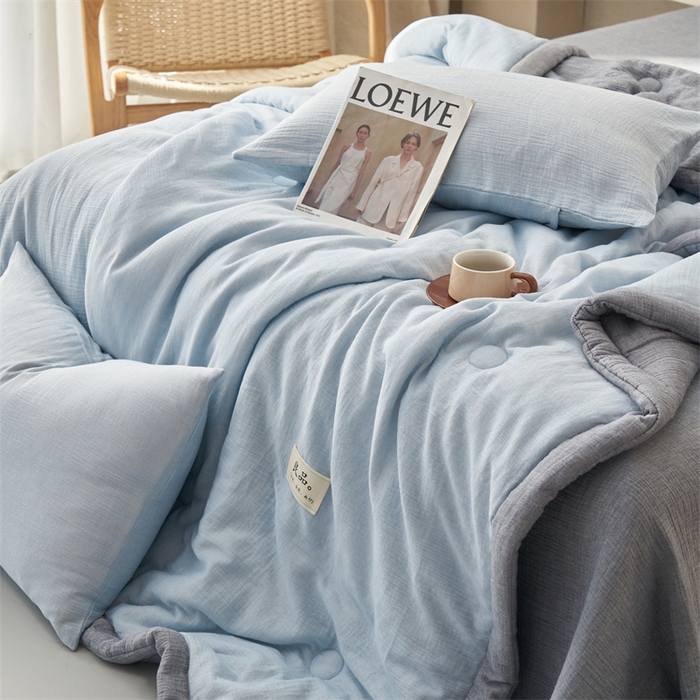 91家纺网 家纺一手货源 找家纺 金鹰2025新款A类纯棉皱皱纱大豆夏被四件套全棉夏凉被空调被 皱皱纱-天蓝