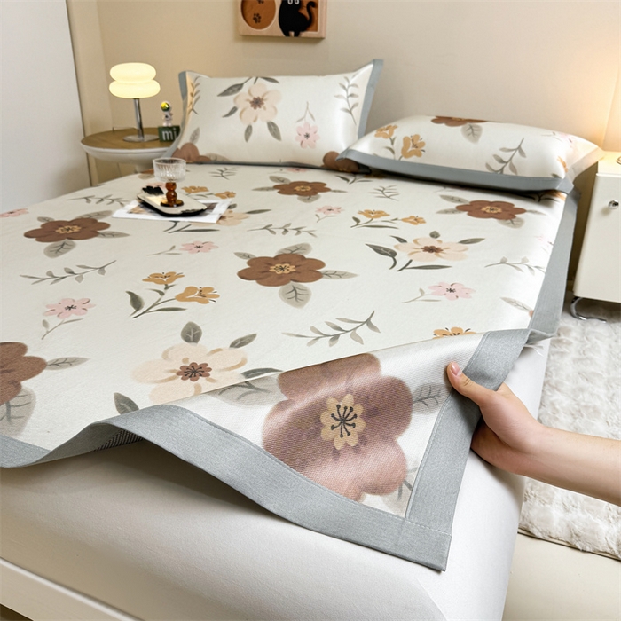 91家纺网 家纺一手货源 找家纺 雯豆2025夏季新品冰藤印花凉席三件套平铺绑带款冰丝凉席三件套 冰藤席-绑带款-花开富贵