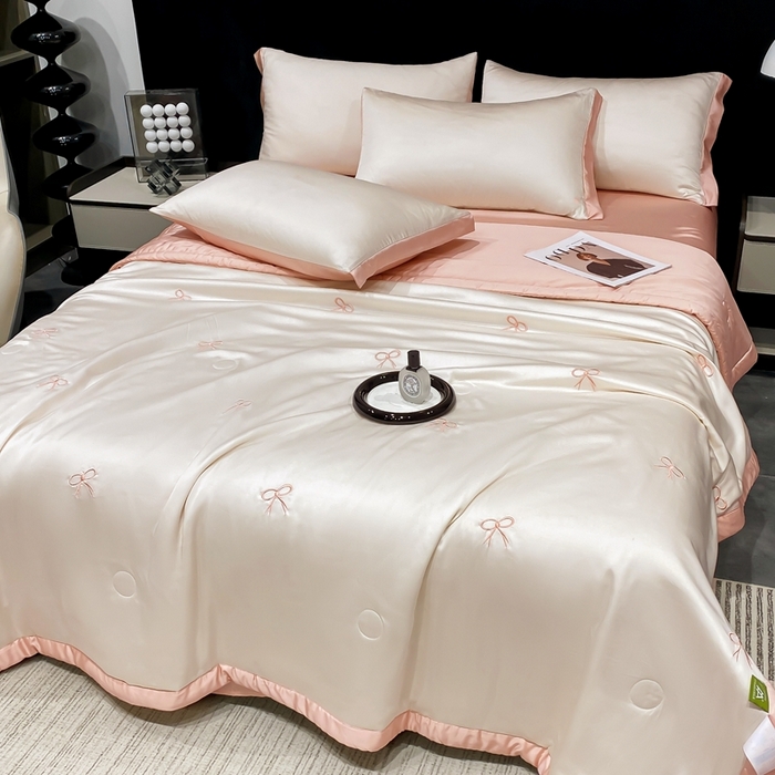 91家纺网 家纺一手货源 找家纺 益多眠 2026新款花朵夏被四件套 蝴蝶结奶白粉